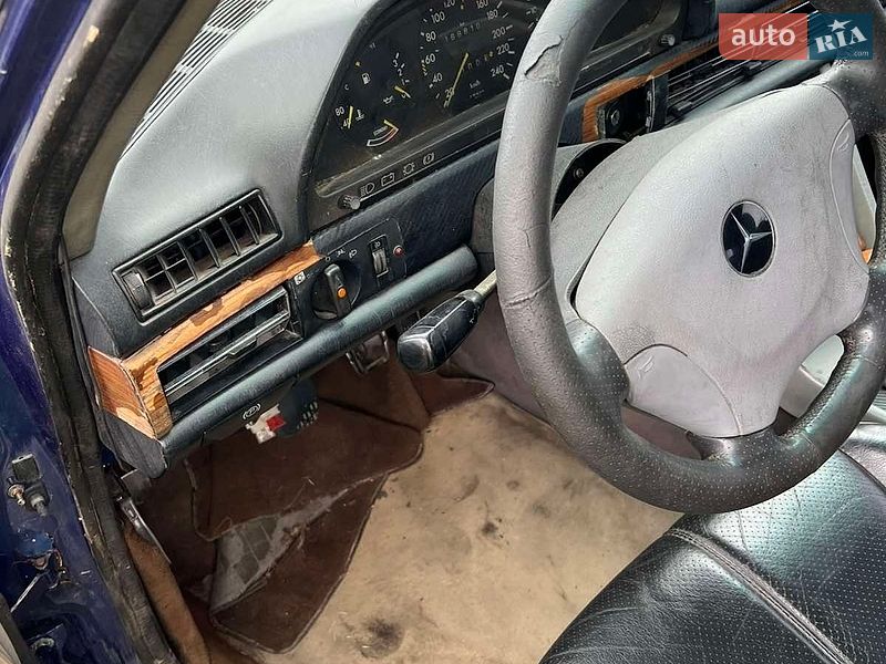 Седан Mercedes-Benz 320 Pullman 1981 в Тернополе