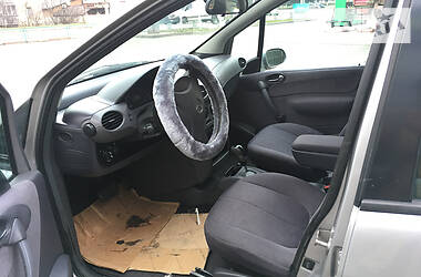 Хетчбек Mercedes-Benz A-Class 2000 в 