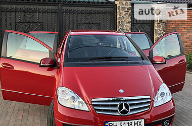 Хетчбек Mercedes-Benz A-Class 2010 в 