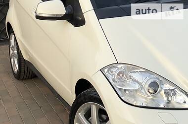 Хетчбек Mercedes-Benz A-Class 2012 в 