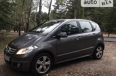 Хэтчбек Mercedes-Benz A-Class 2011 в 