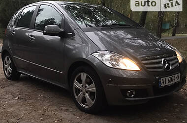 Хэтчбек Mercedes-Benz A-Class 2011 в 
