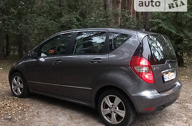 Хэтчбек Mercedes-Benz A-Class 2011 в 
