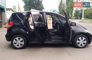 Хэтчбек Mercedes-Benz A-Class 2011 в 