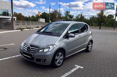 Хэтчбек Mercedes-Benz A-Class 2011 в 
