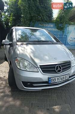Хэтчбек Mercedes-Benz A-Class 2011 в 