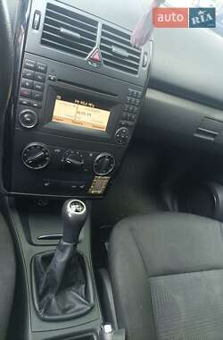 Хэтчбек Mercedes-Benz A-Class 2011 в 