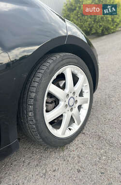 Хэтчбек Mercedes-Benz A-Class 2011 в 