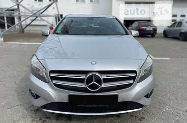 Хетчбек Mercedes-Benz A-Class 2015 в 