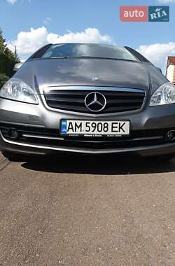 Хэтчбек Mercedes-Benz A-Class 2010 в 
