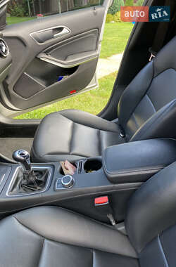 Хэтчбек Mercedes-Benz A-Class 2012 в 