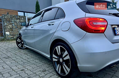 Хетчбек Mercedes-Benz A-Class 2015 в 