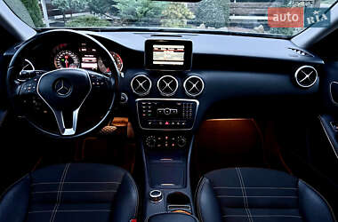 Хетчбек Mercedes-Benz A-Class 2015 в 