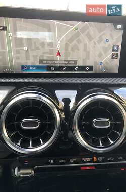 Хэтчбек Mercedes-Benz A-Class 2018 в 