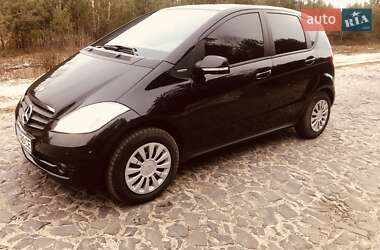 Хэтчбек Mercedes-Benz A-Class 2012 в 