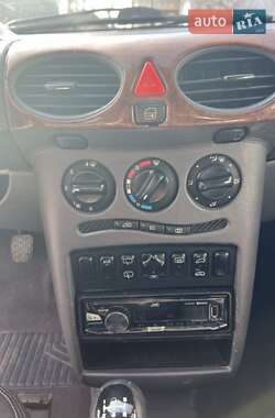 Хетчбек Mercedes-Benz A-Class 2000 в 