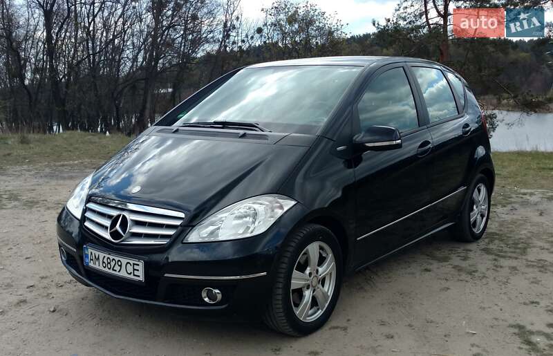 Хэтчбек Mercedes-Benz A-Class 2010 в 