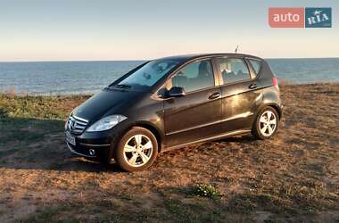 Хэтчбек Mercedes-Benz A-Class 2010 в 