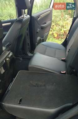 Хэтчбек Mercedes-Benz A-Class 2010 в 