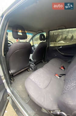 Хэтчбек Mercedes-Benz A-Class 2002 в 