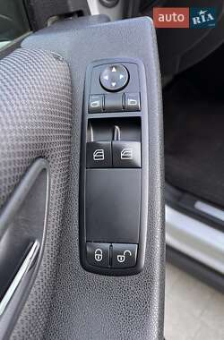 Хэтчбек Mercedes-Benz A-Class 2009 в 