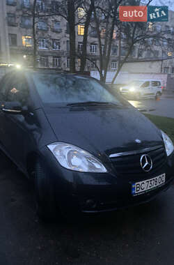 Хэтчбек Mercedes-Benz A-Class 2011 в 