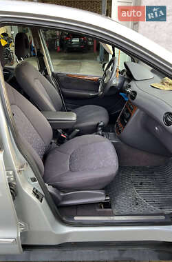 Хэтчбек Mercedes-Benz A-Class 2002 в 