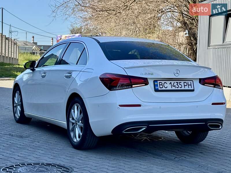 Седан Mercedes-Benz A-Class 2019 в Запорожье