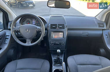 Хэтчбек Mercedes-Benz A-Class 2012 в 