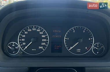 Хэтчбек Mercedes-Benz A-Class 2012 в 