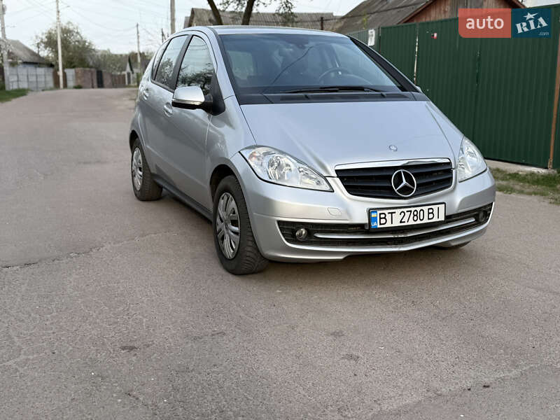 Хэтчбек Mercedes-Benz A-Class 2011 в 