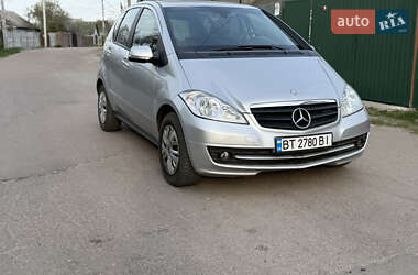 Хэтчбек Mercedes-Benz A-Class 2011 в 