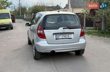 Хэтчбек Mercedes-Benz A-Class 2011 в 