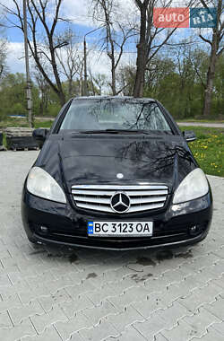 Хетчбек Mercedes-Benz A-Class 2011 в 