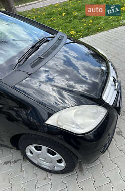 Хетчбек Mercedes-Benz A-Class 2011 в 