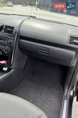 Хетчбек Mercedes-Benz A-Class 2011 в 