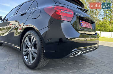 Хэтчбек Mercedes-Benz A-Class 2016 в 