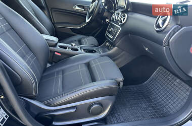 Хэтчбек Mercedes-Benz A-Class 2016 в 