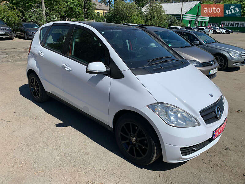 Хэтчбек Mercedes-Benz A-Class 2010 в 