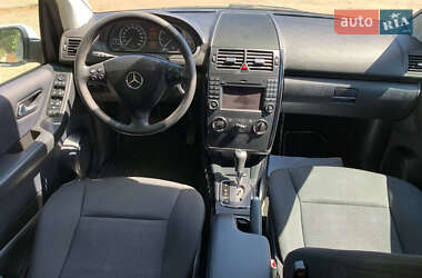Хэтчбек Mercedes-Benz A-Class 2010 в 