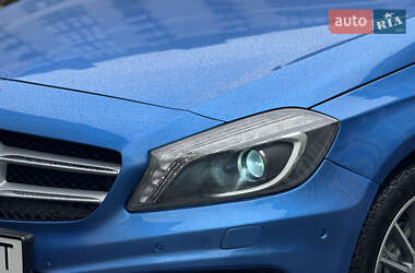 Хэтчбек Mercedes-Benz A-Class 2015 в 