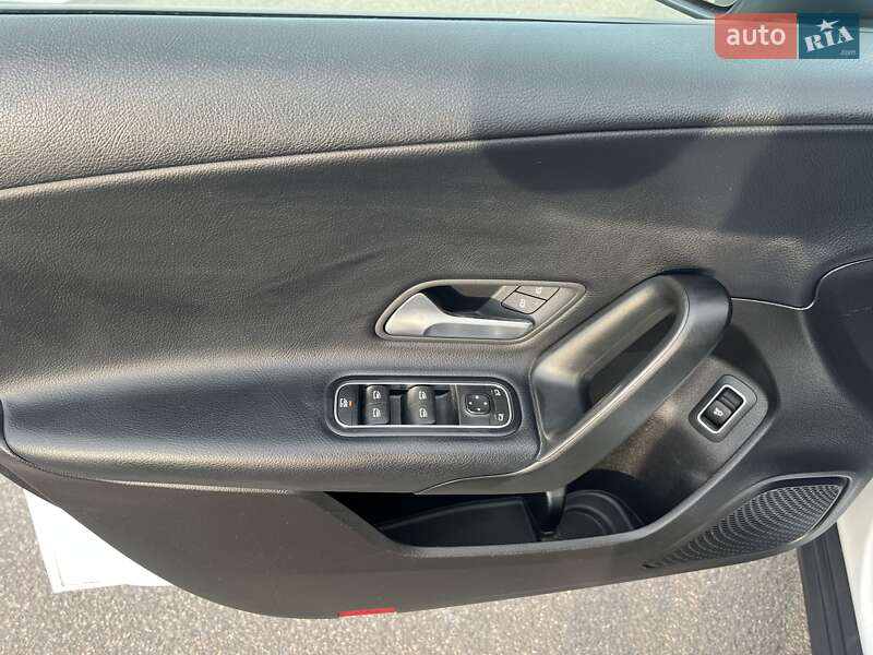 Седан Mercedes-Benz A-Class 2019 в Киеве
