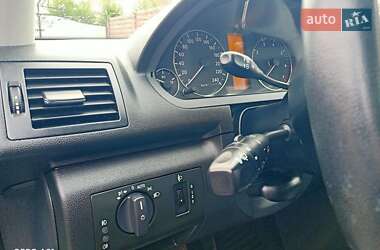 Хэтчбек Mercedes-Benz A-Class 2011 в 