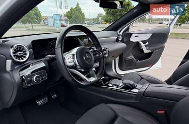 Хетчбек Mercedes-Benz A-Class 2018 в 
