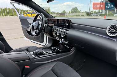 Хетчбек Mercedes-Benz A-Class 2018 в 
