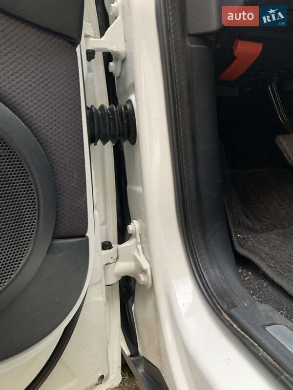 Хэтчбек Mercedes-Benz A-Class 2010 в Киеве фото 10 Хэтчбек Mercedes-Benz A-Class 2010 в Киеве