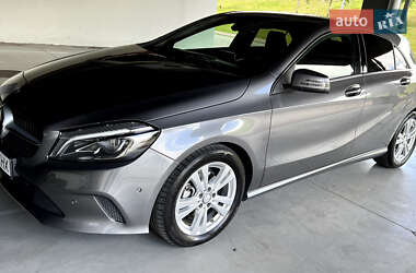 Хетчбек Mercedes-Benz A-Class 2017 в 