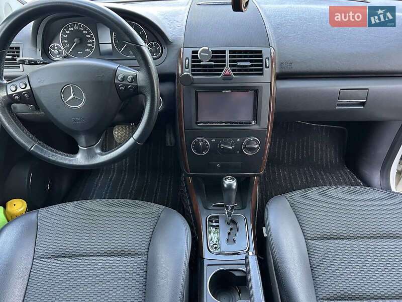 Хетчбек Mercedes-Benz A-Class 2011 в Вишневому
