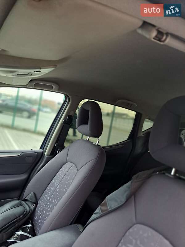 Хэтчбек Mercedes-Benz A-Class 2001 в Черновцах фото 21 Хэтчбек Mercedes-Benz A-Class 2001 в Черновцах