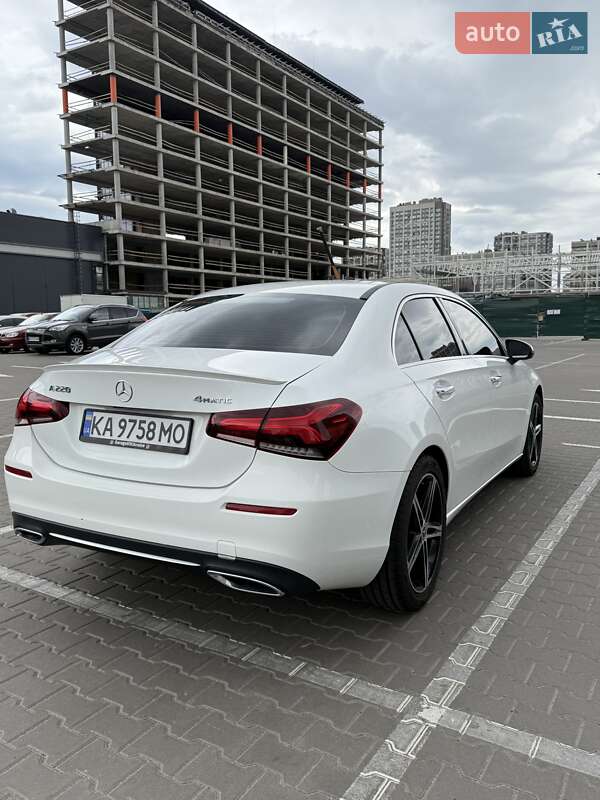 Седан Mercedes-Benz A-Class 2019 в Киеве